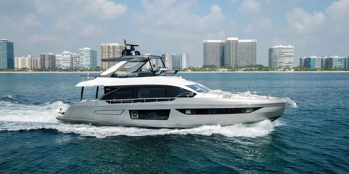 Yate de lujo Azimut 68 Fly