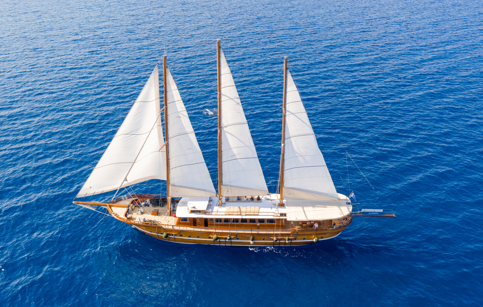 Luxusyacht Custom Line 112