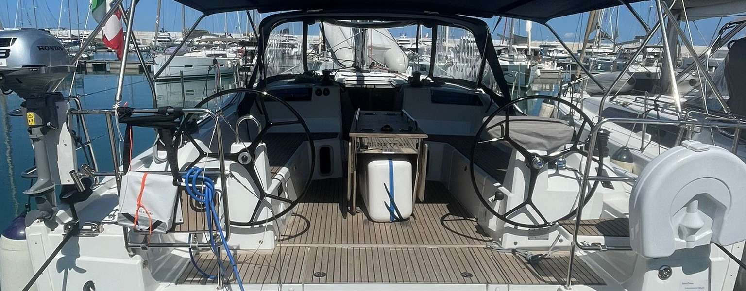 Sailboat Oceanis 40.1