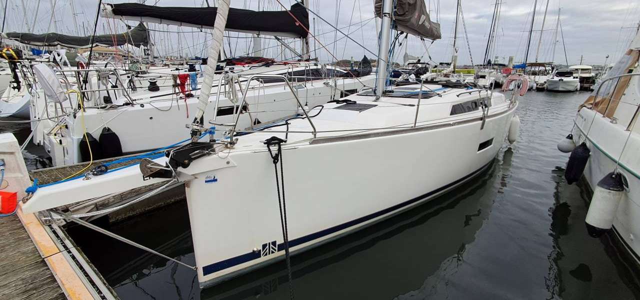 Sailboat Dufour 32