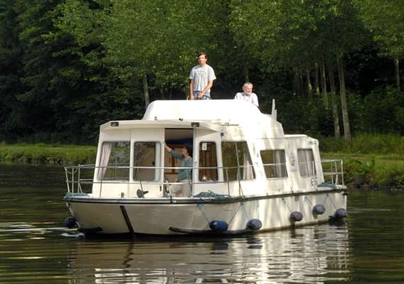 Houseboat Espade Concept Fly