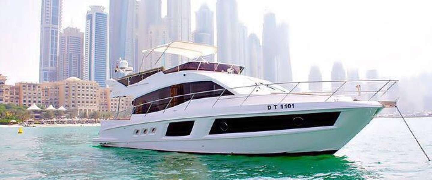 Моторная яхта Majesty 48