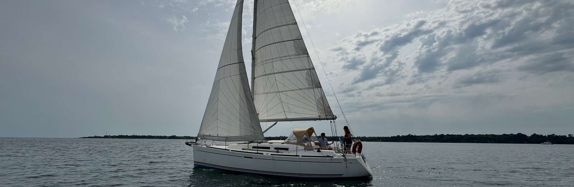 Парусная яхта Dufour 34 Performance
