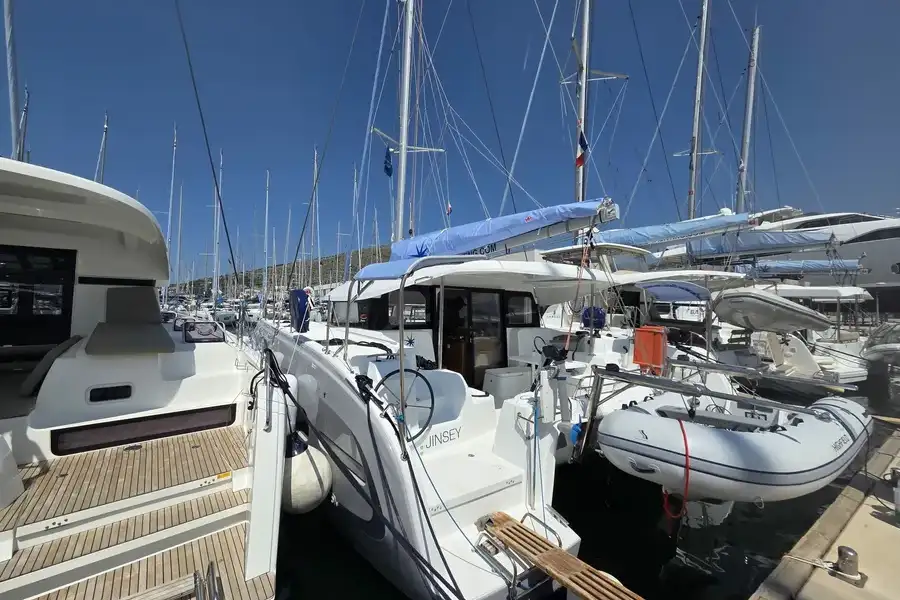 Catamarán Excess 11