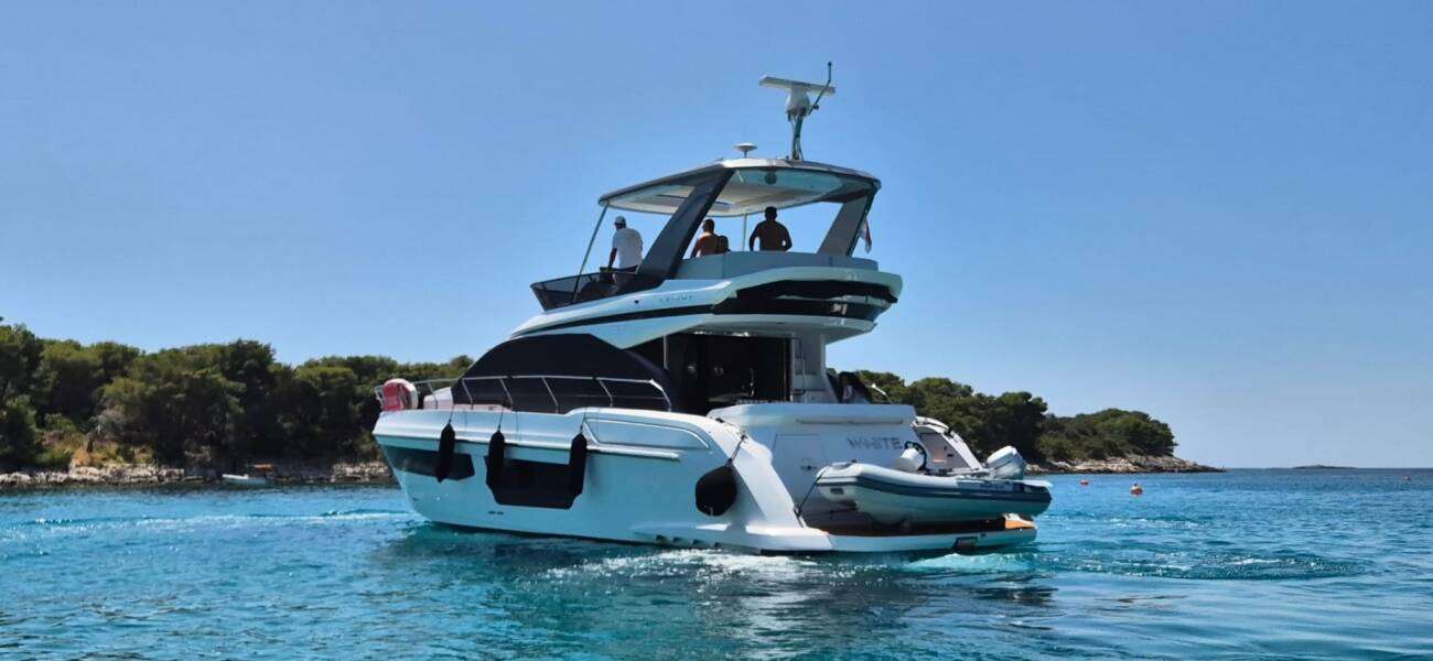 Barco a motor Azimut 53 Fly