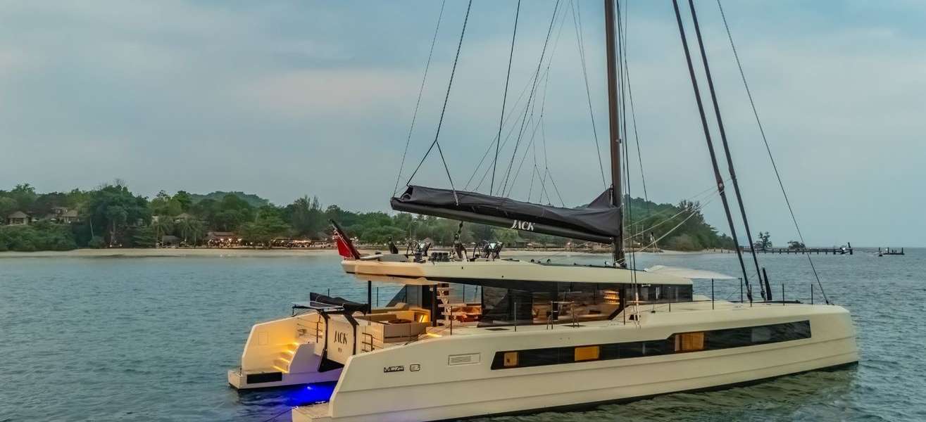 Catamarán MC75
