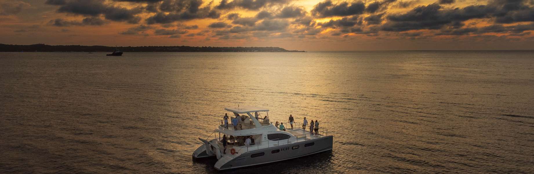 Catamarán a Motor Leopard 47 PC