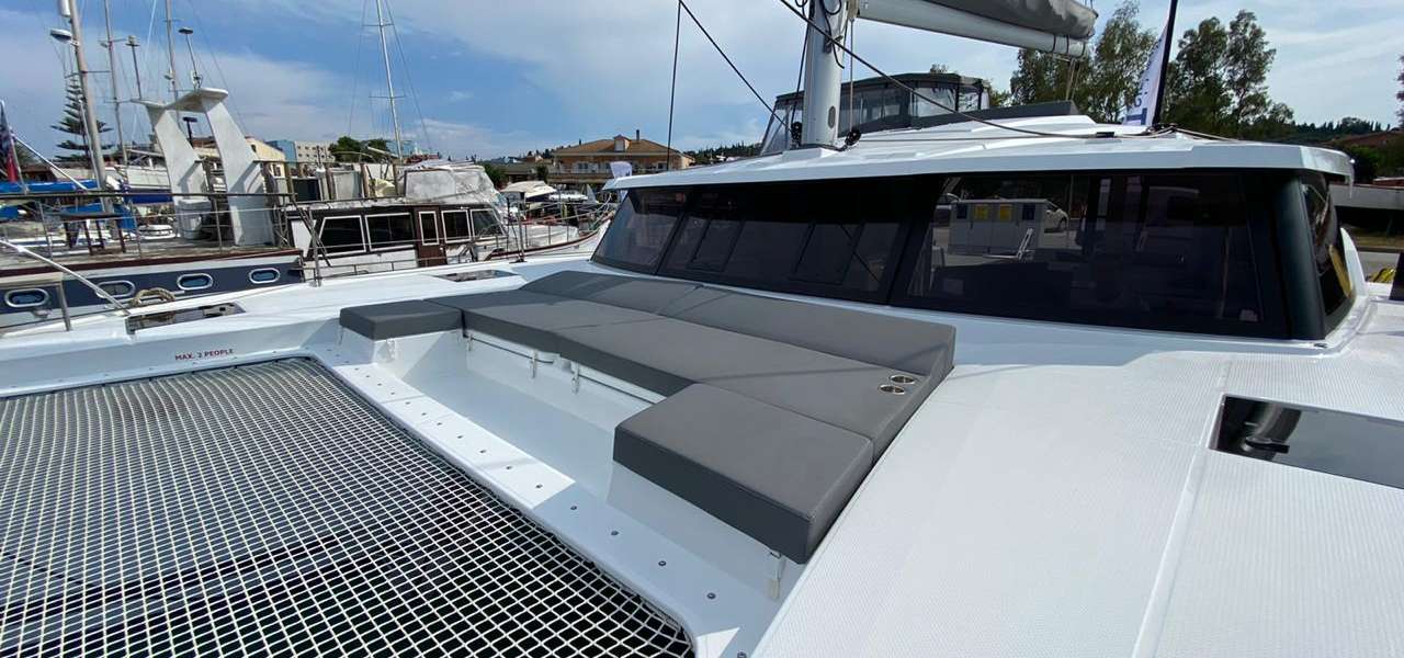 Catamarán Astrea 42