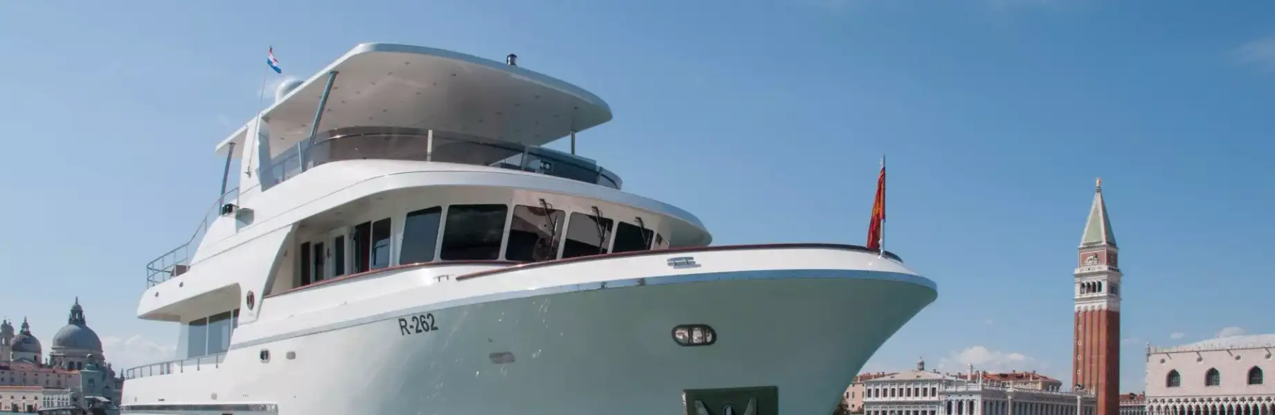 Yacht di Lusso Navetta 23