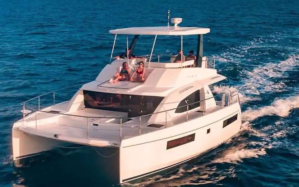 Catamarano a Motore Leopard 43 PC