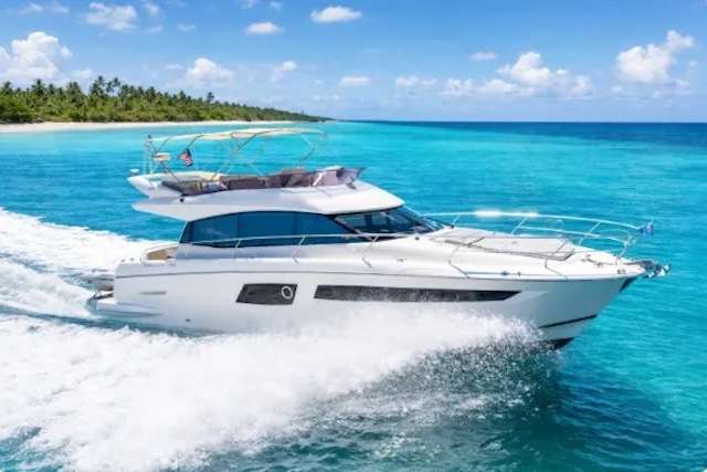 Motor boat Prestige 500
