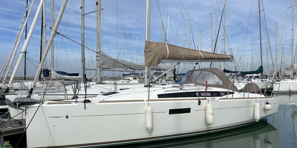 Sailboat Sun Odyssey 349