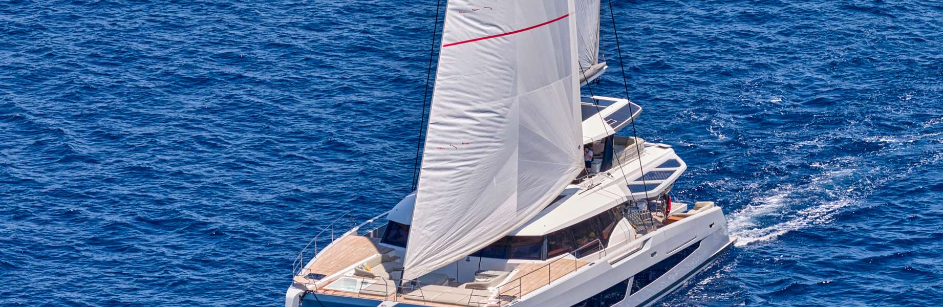 Catamarán Thíra 80