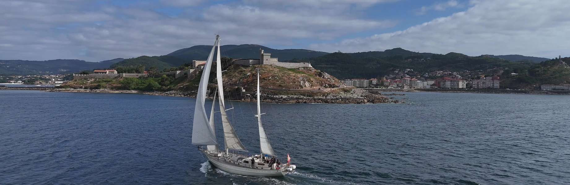 Sailboat La Peregrina