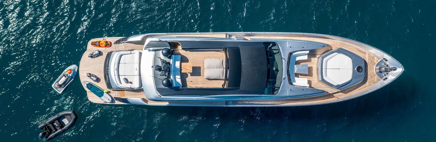 Яхта Люкс Pershing 90