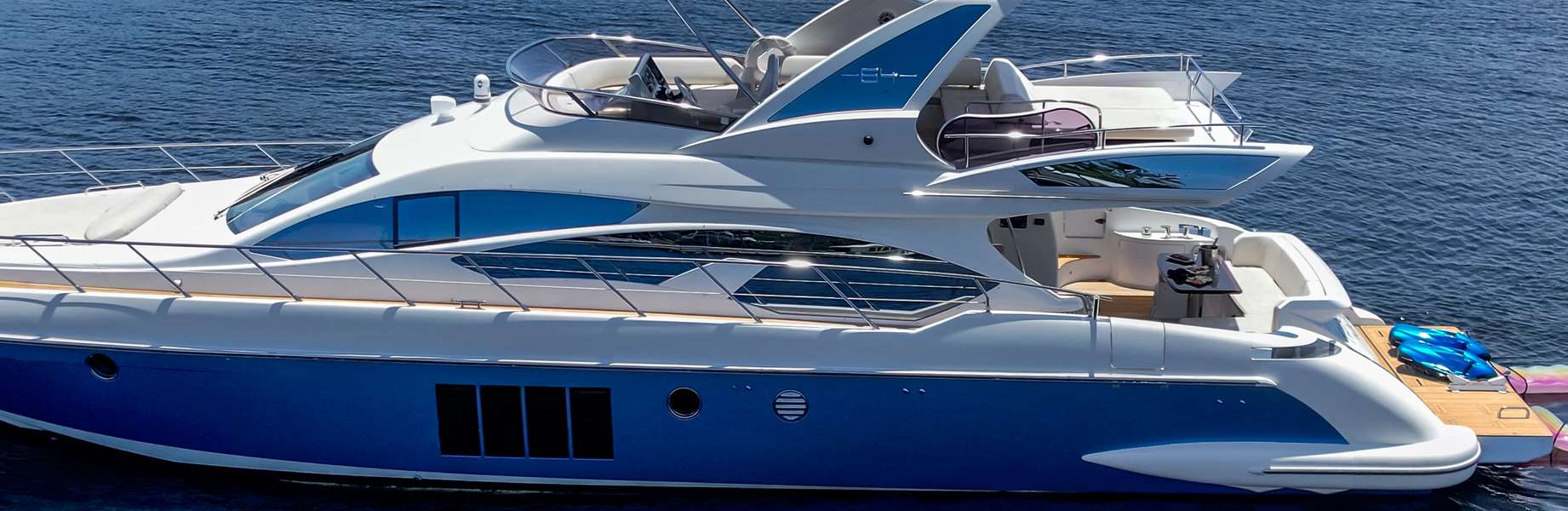 Barca a motore Azimut 64 Fly