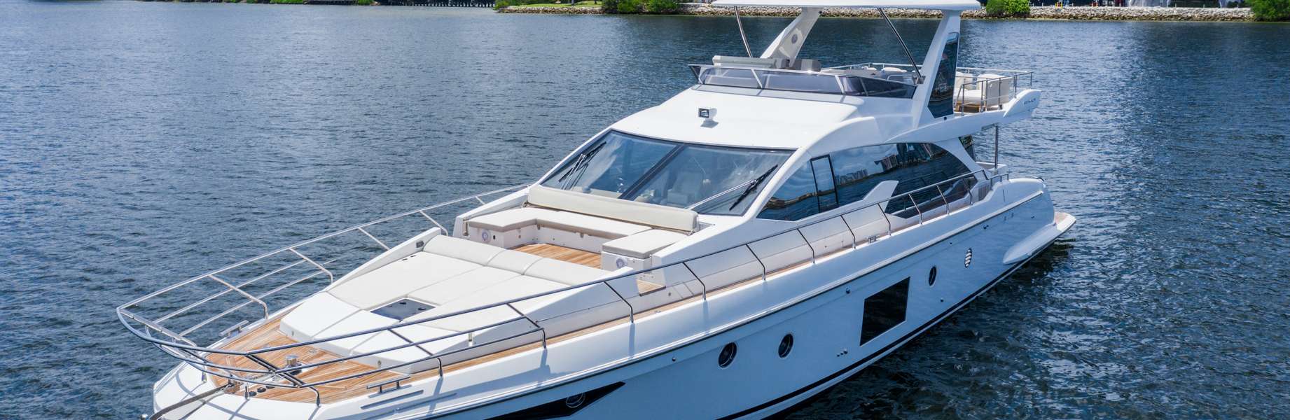 Bateaux à moteur Azimut 66