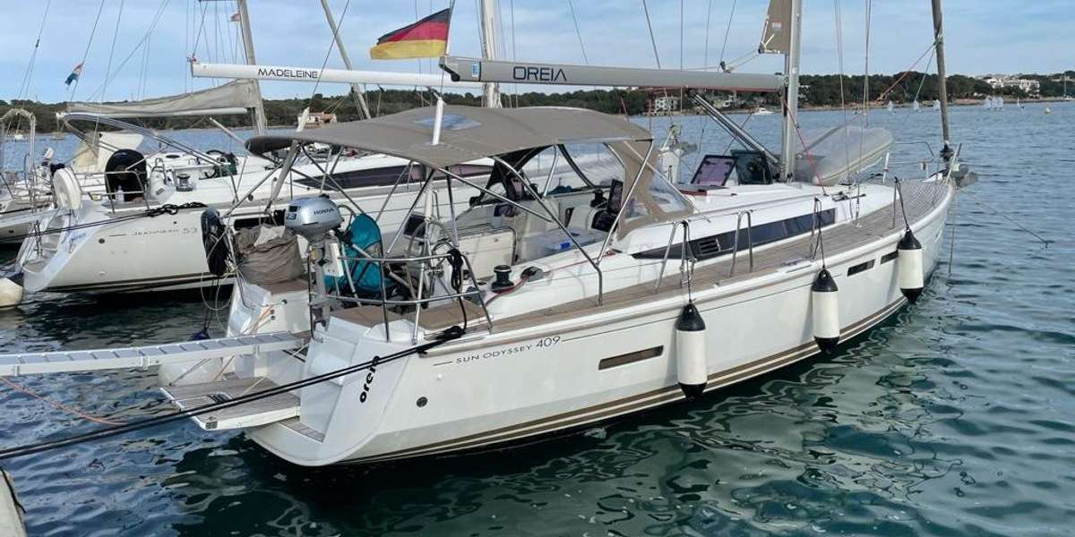Sailboat Sun Odyssey 409