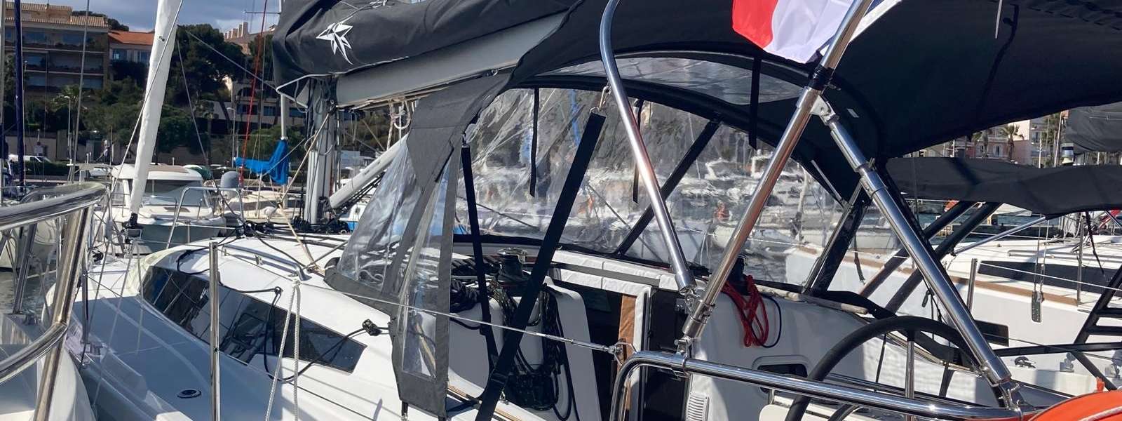 Sailboat Sun Odyssey 350
