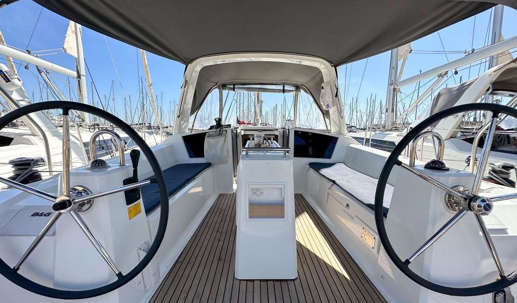 Velero Oceanis 38.1