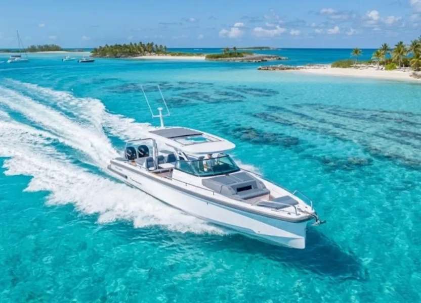 Bateaux à moteur Axopar 37 Sun Top