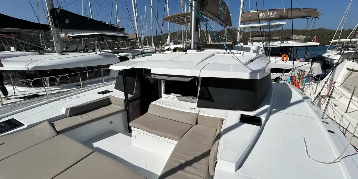 Catamaran Bali 4.2