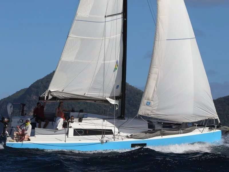 Velero Pogo 30