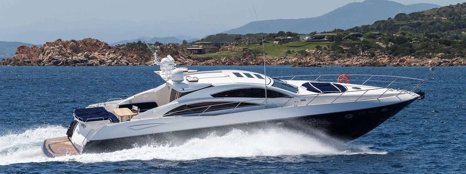 Luxury Yacht Predator 72