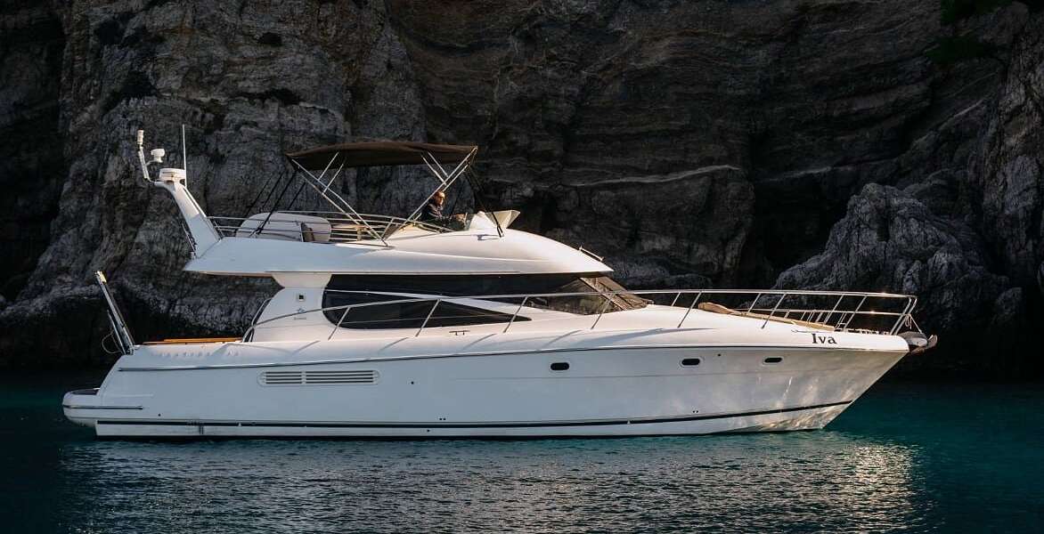 Motor boat Prestige 46