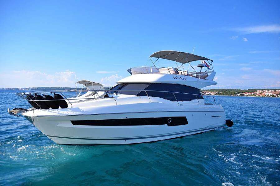 Motor boat Prestige 460