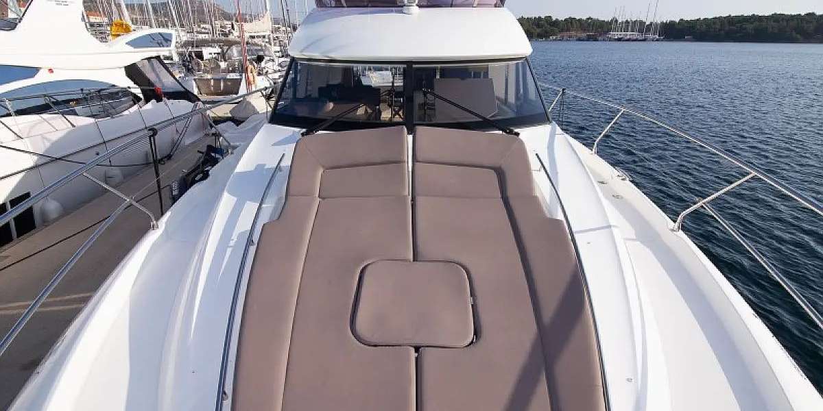 Motor boat Prestige 500