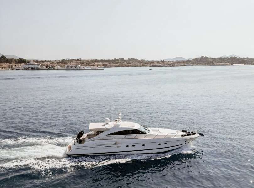 Yacht Princess V65