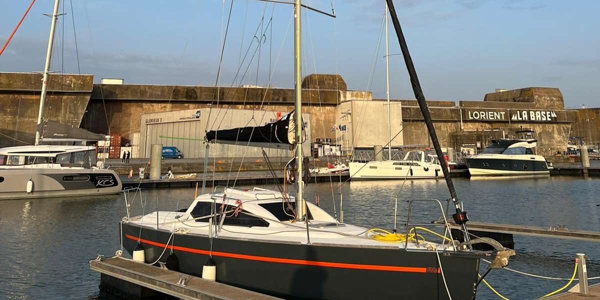 Segelboot RM 880 biquille