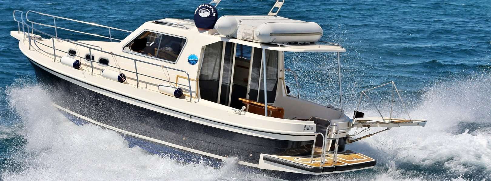 Bateaux à moteur SAS Adria 1002