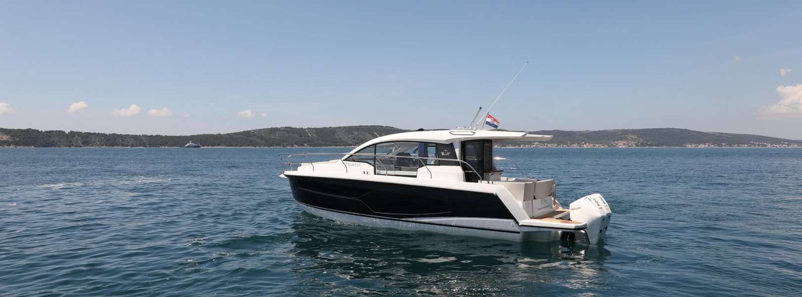 Bateaux à moteur Sealine C335