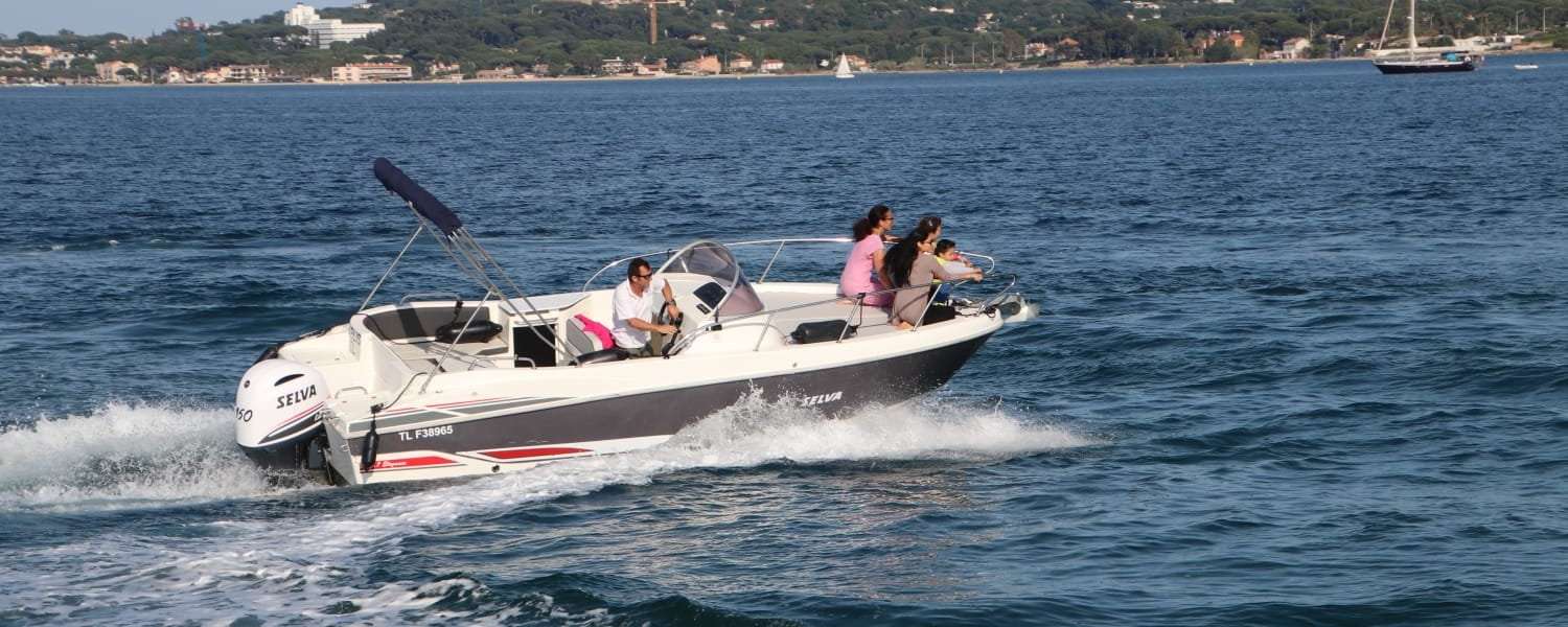 Barco a motor Selva 670 Elegance Cabin