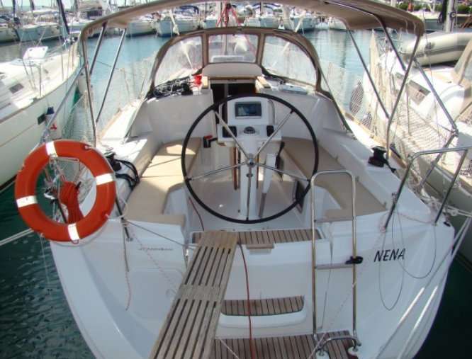 Парусная яхта Sun Odyssey 33i