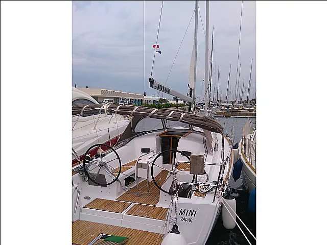 Sailboat Sun Odyssey 349