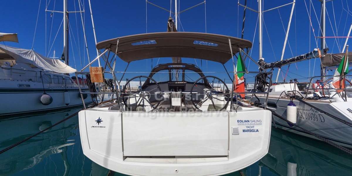 Sailboat Sun Odyssey 349