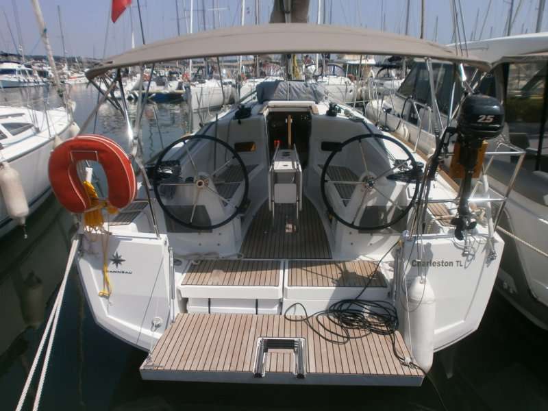 Sailboat Sun Odyssey 349