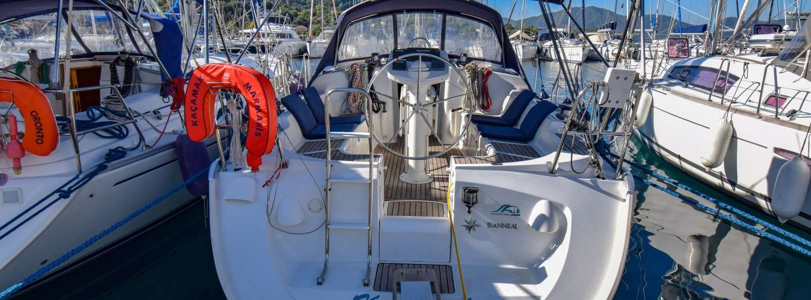 Sailboat Sun Odyssey 37