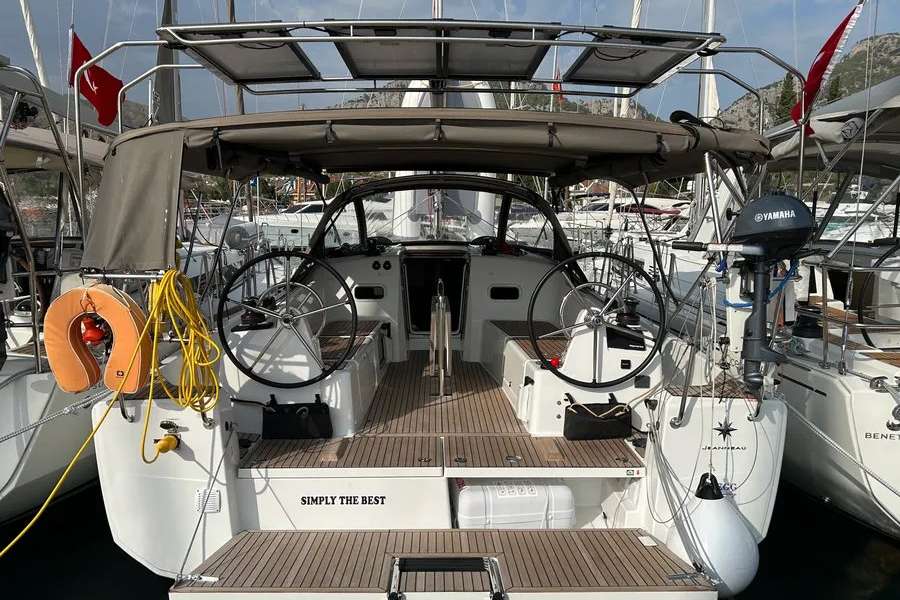 Sailboat Sun Odyssey 380