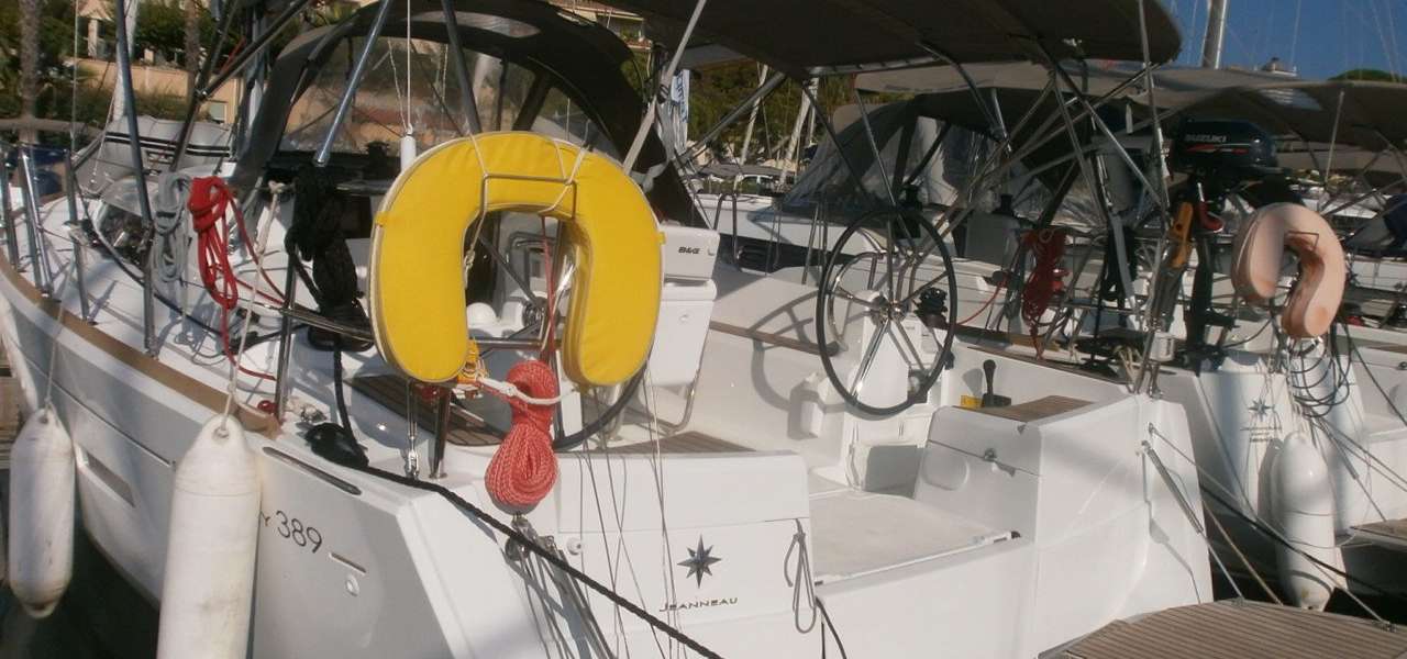 Sailboat Sun Odyssey 389