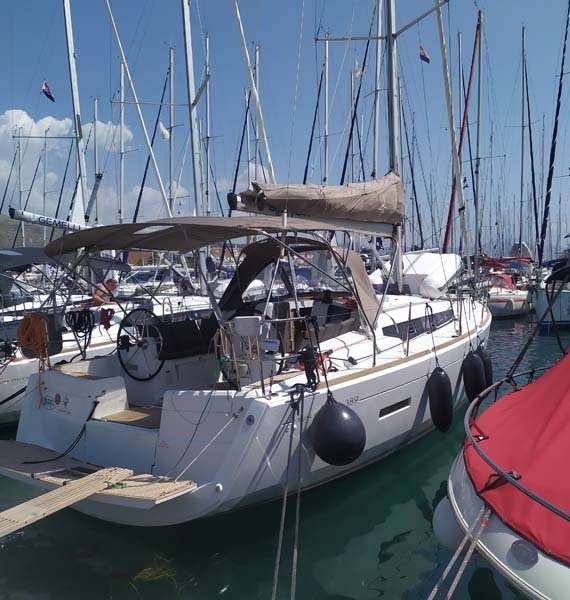 Sailboat Sun Odyssey 389