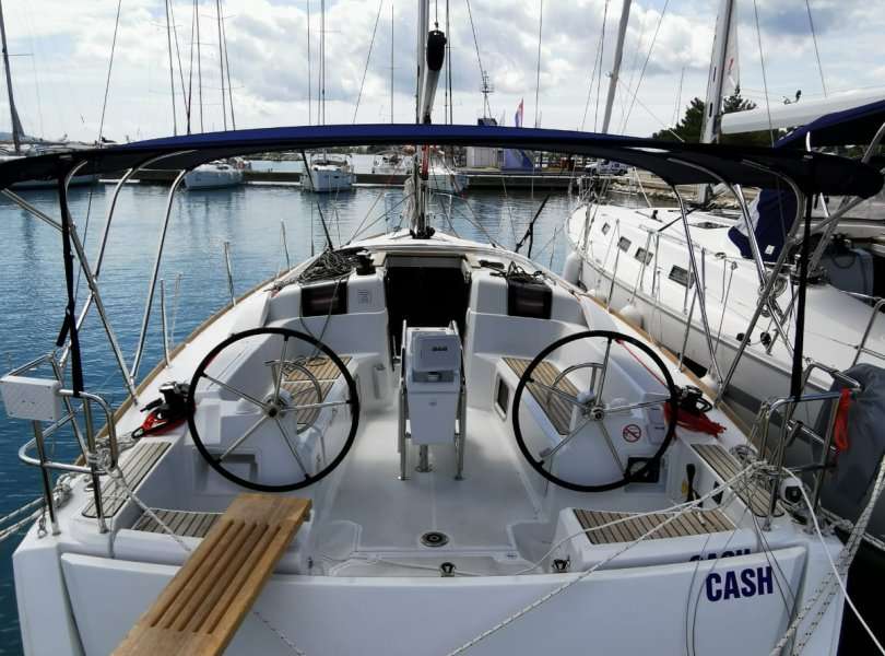 Sailboat Sun Odyssey 389