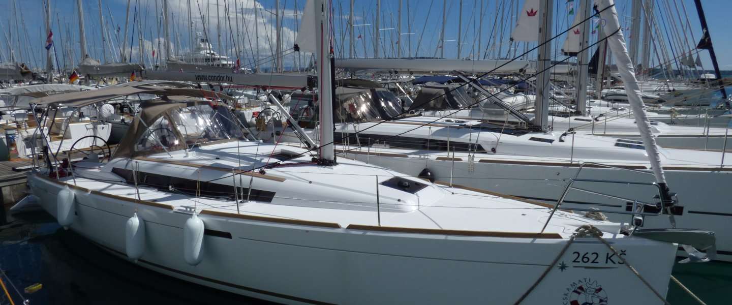 Sailboat Sun Odyssey 389