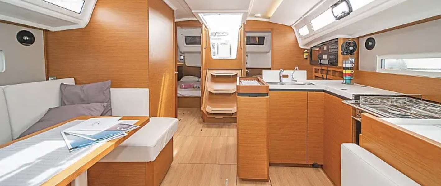 Sailboat Sun Odyssey 410