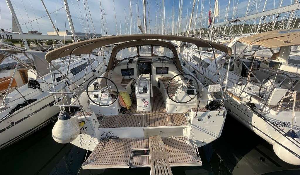 Sailboat Sun Odyssey 410