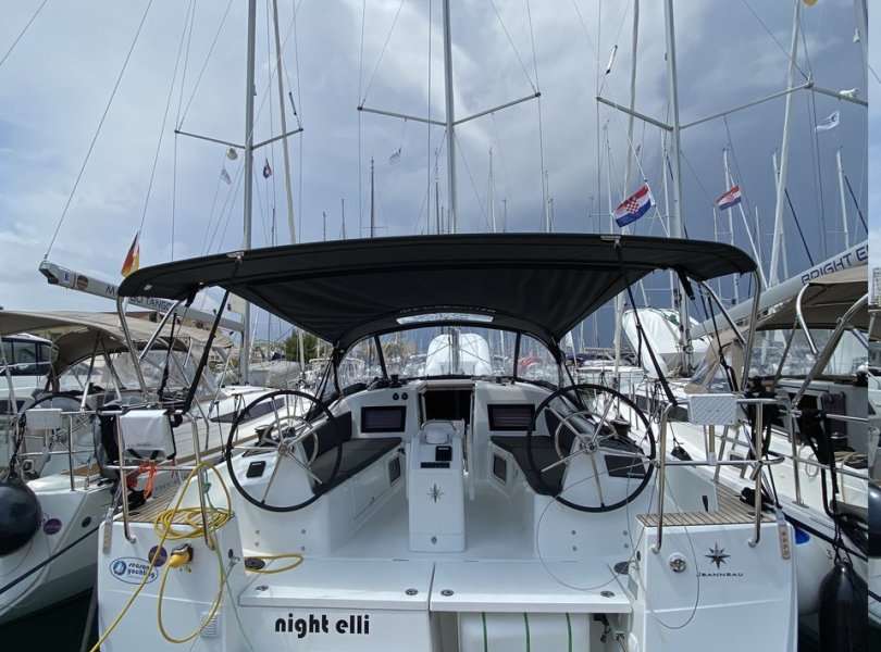 Парусная яхта Sun Odyssey 410