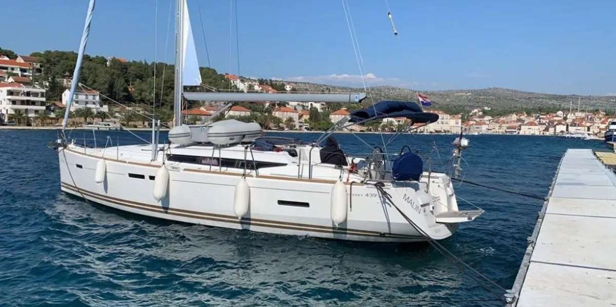 Sailboat Sun Odyssey 439